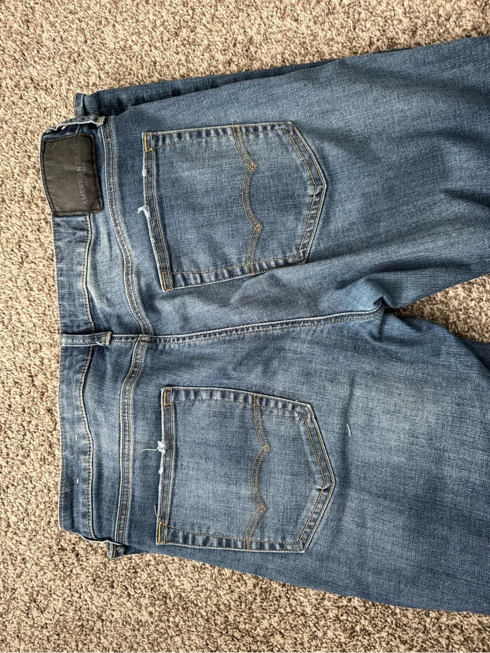 American Eagle Outfitters Men's Faded Blue Relaxed Jeans